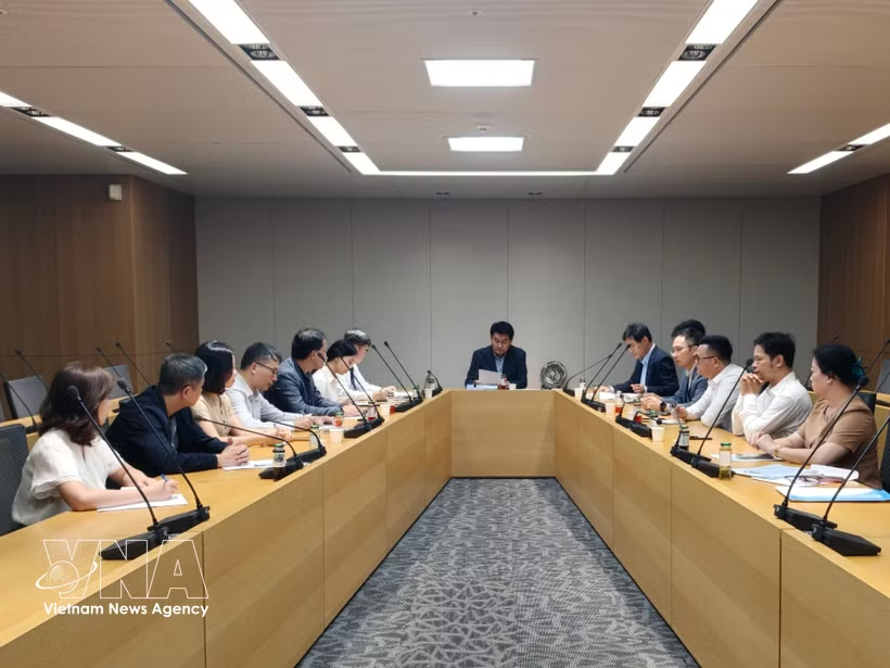 The meeting between representatives of the Communist Review and Yonhap TV in Seoul on September 28, 2026 (Photo: VNA)
