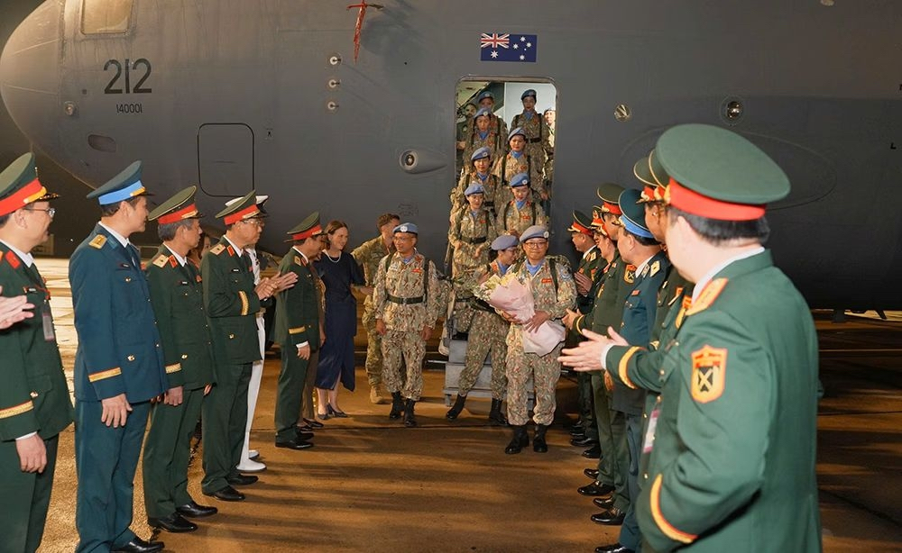 Senior Lieutenant General Nguyen Truong Thang, Deputy Minister of National Defence, and Head of the Ministry of National Defence Steering Committee on Participation in United Nations Peacekeeping Operations, presides over the welcome ceremony (Photo: Ministry of National Defence)