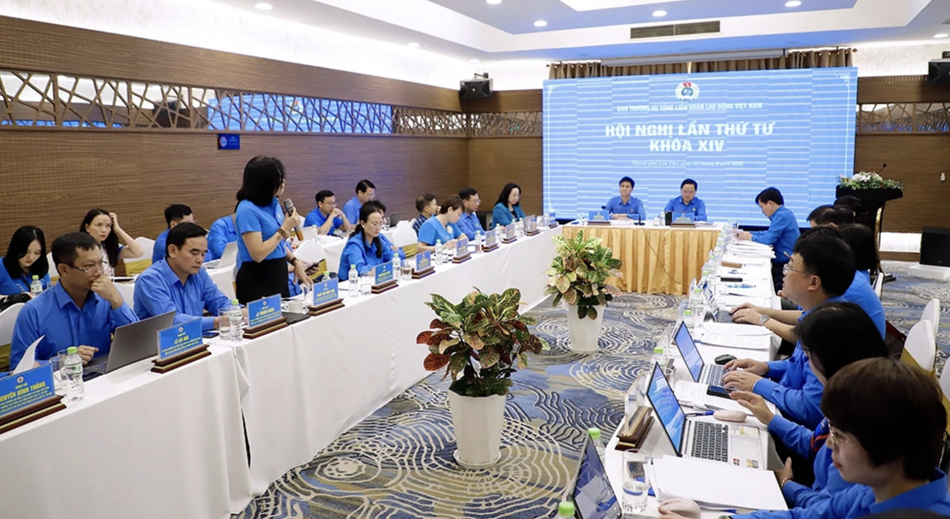 Quang cảnh Hội nghị lần thứ tư, khóa XIV, Ban Thường vụ Tổng Liên đoàn Lao động Việt Nam tại TP Cần Thơ. (Ảnh: T.L) Quang cảnh Hội nghị lần thứ tư, khóa XIV, Ban Thường vụ Tổng Liên đoàn Lao động Việt Nam tại TP Cần Thơ. (Ảnh: T.L)