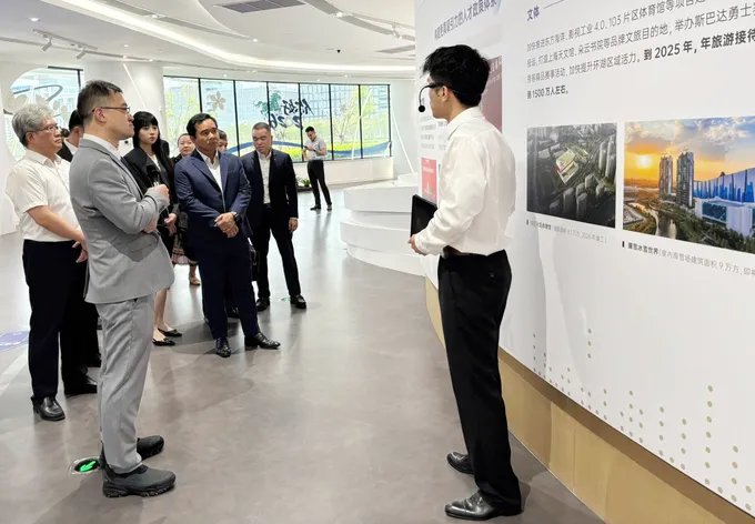 胡志明市深入了解上海港口型自贸区建设实践 胡志明市深入了解上海港口型自贸区建设实践