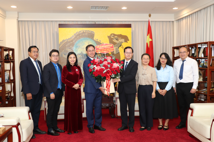 胡志明市越南祖国阵线委员会重视深化越中民间交流
