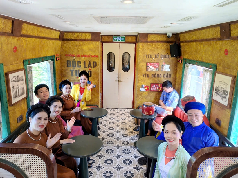ລົດໄຟທ່ອງທ່ຽວລະດັບສູງເຊື່ອມຕໍ່ ຮ່າໂນ້ຍ ກັບເຂດມໍລະດົກ ນິງບິ່ງ