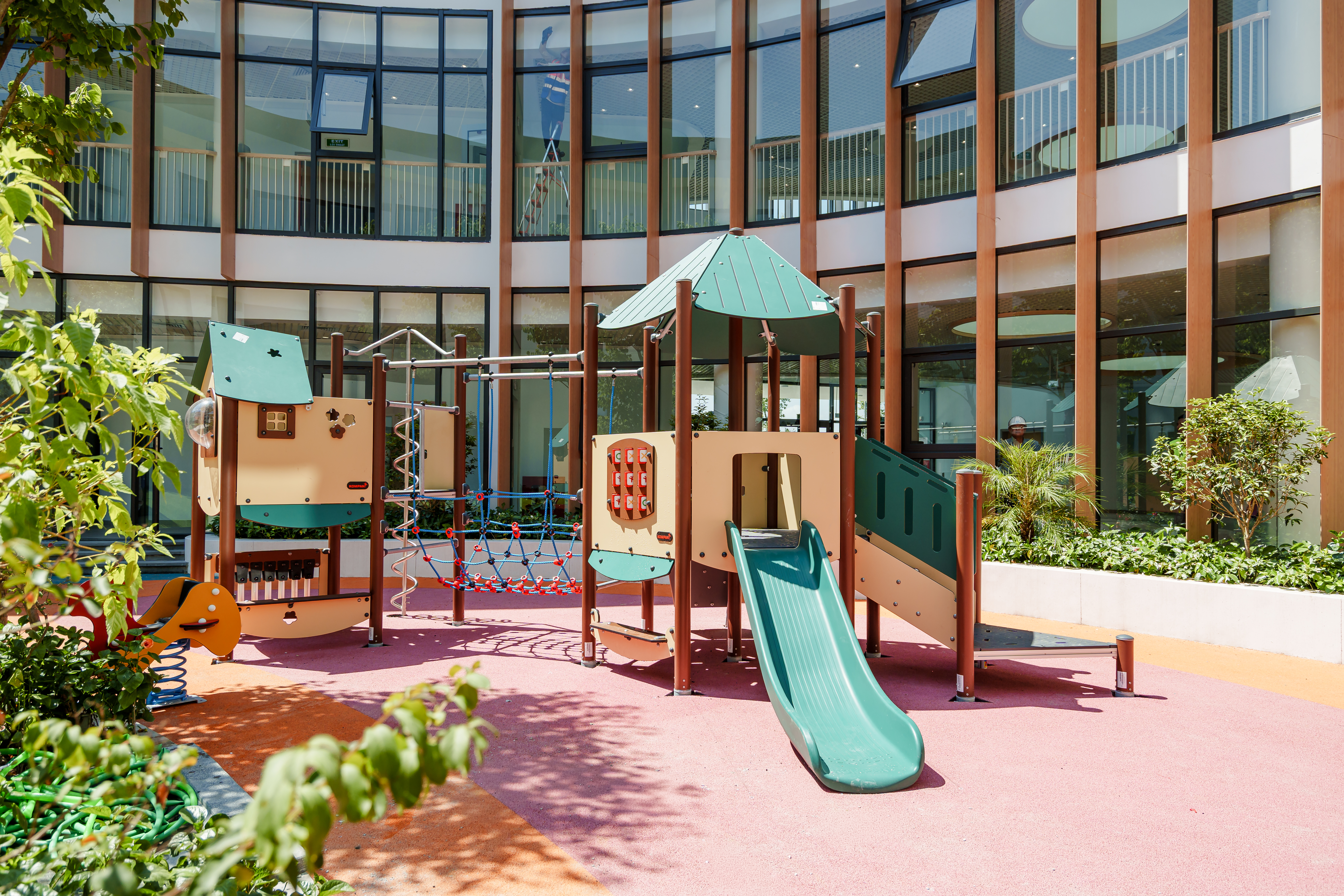 Vin Nexus Center: Trường học hạnh phúc hình trái tim và những gam màu rất “lạ” Vin Nexus Center: Trường học hạnh phúc hình trái tim và những gam màu rất “lạ”