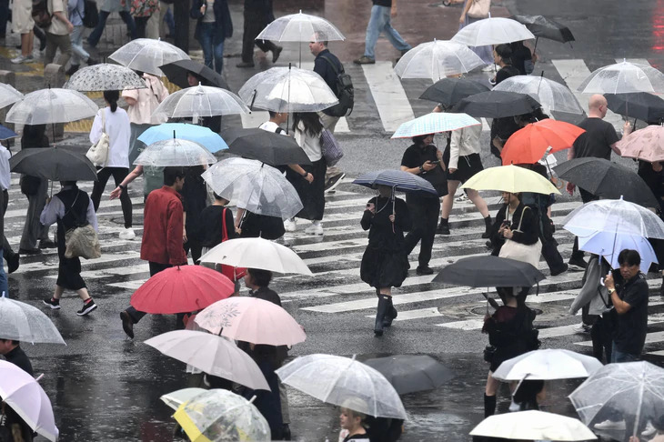 Tokyo lập kỷ lục 35 ngày liên tiếp có mưa. (Ảnh: AFP) Tokyo lập kỷ lục 35 ngày liên tiếp có mưa. (Ảnh: AFP)