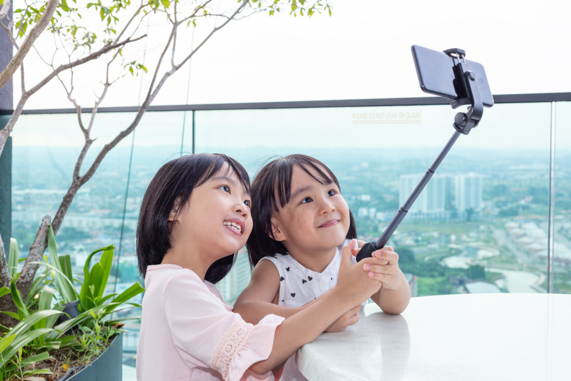 Mỗi học sinh đều có thể trở thành một “phóng viên nhỏ”, ghi lại những câu chuyện về môi trường từ chính góc nhìn và sự sáng tạo của mình (Ảnh minh họa).