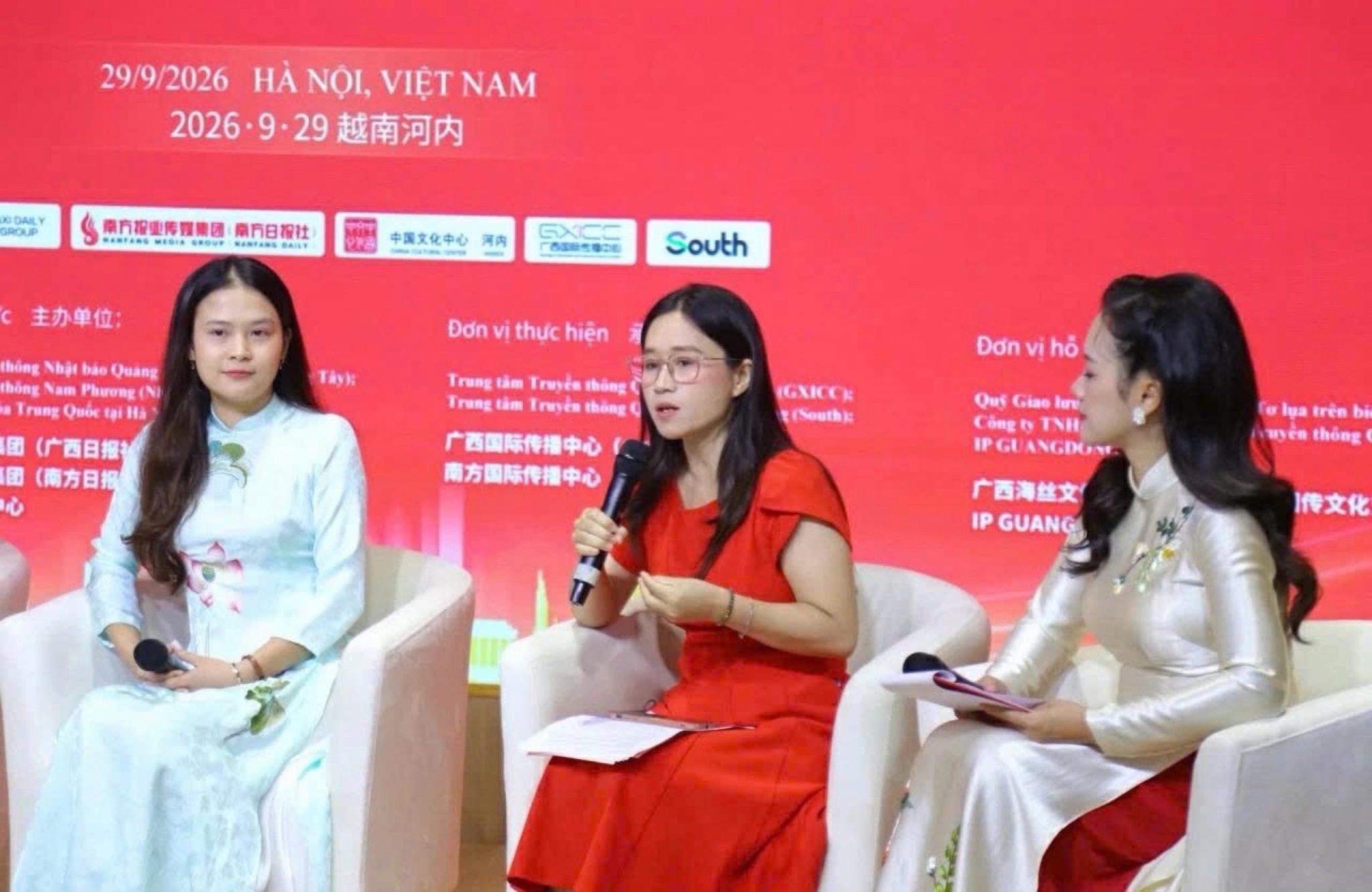 2026“对话新时代”中越青年媒体人交流会在河内举行 汇聚两国青年力量深化媒体共创与文化交融 2026“对话新时代”中越青年媒体人交流会在河内举行 汇聚两国青年力量深化媒体共创与文化交融