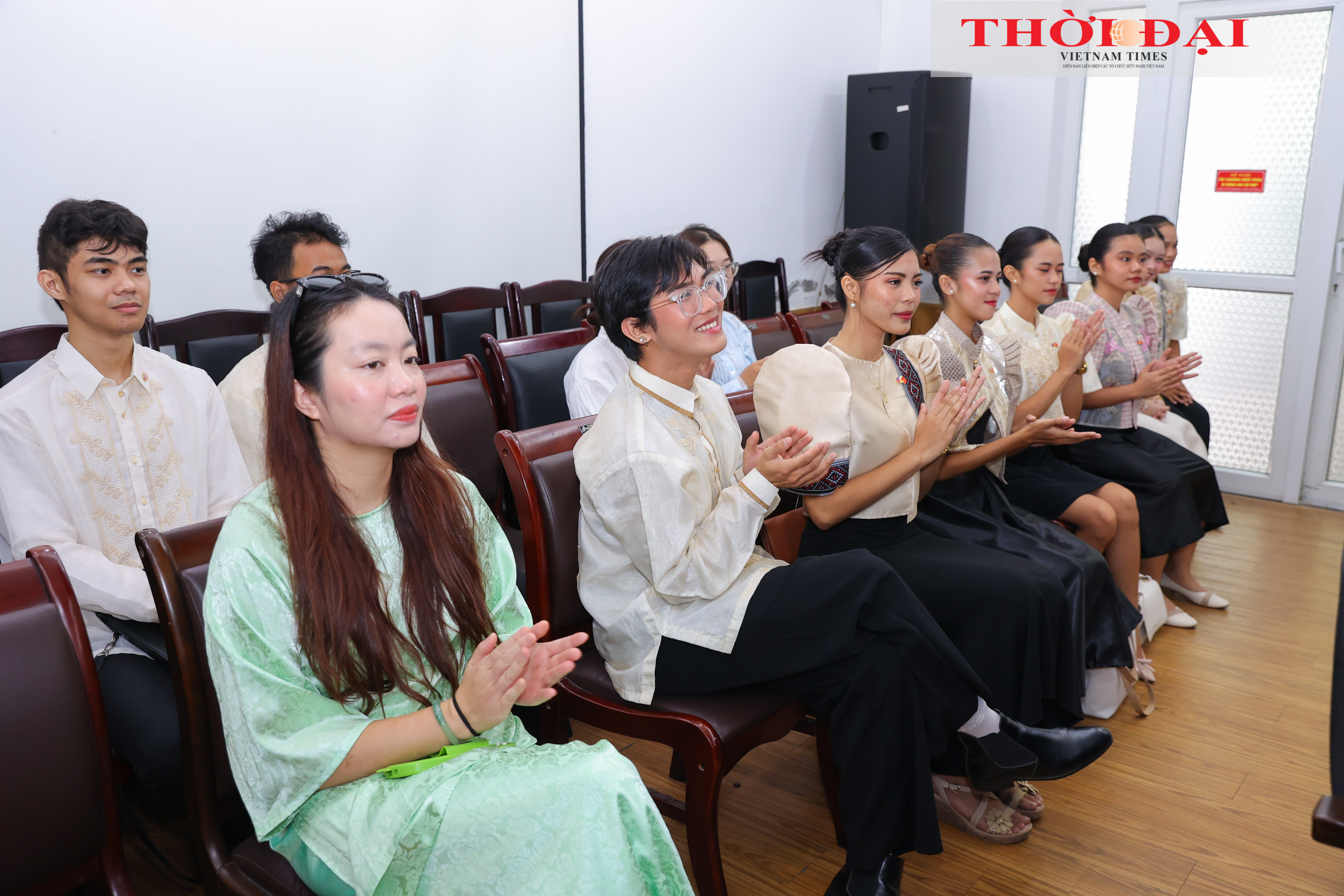 Nhóm sinh viên Philippines của Đại học Thái Nguyên tham dự tọa đàm. (Ảnh: Đinh Hòa) Nhóm sinh viên Philippines của Đại học Thái Nguyên tham dự tọa đàm. (Ảnh: Đinh Hòa)