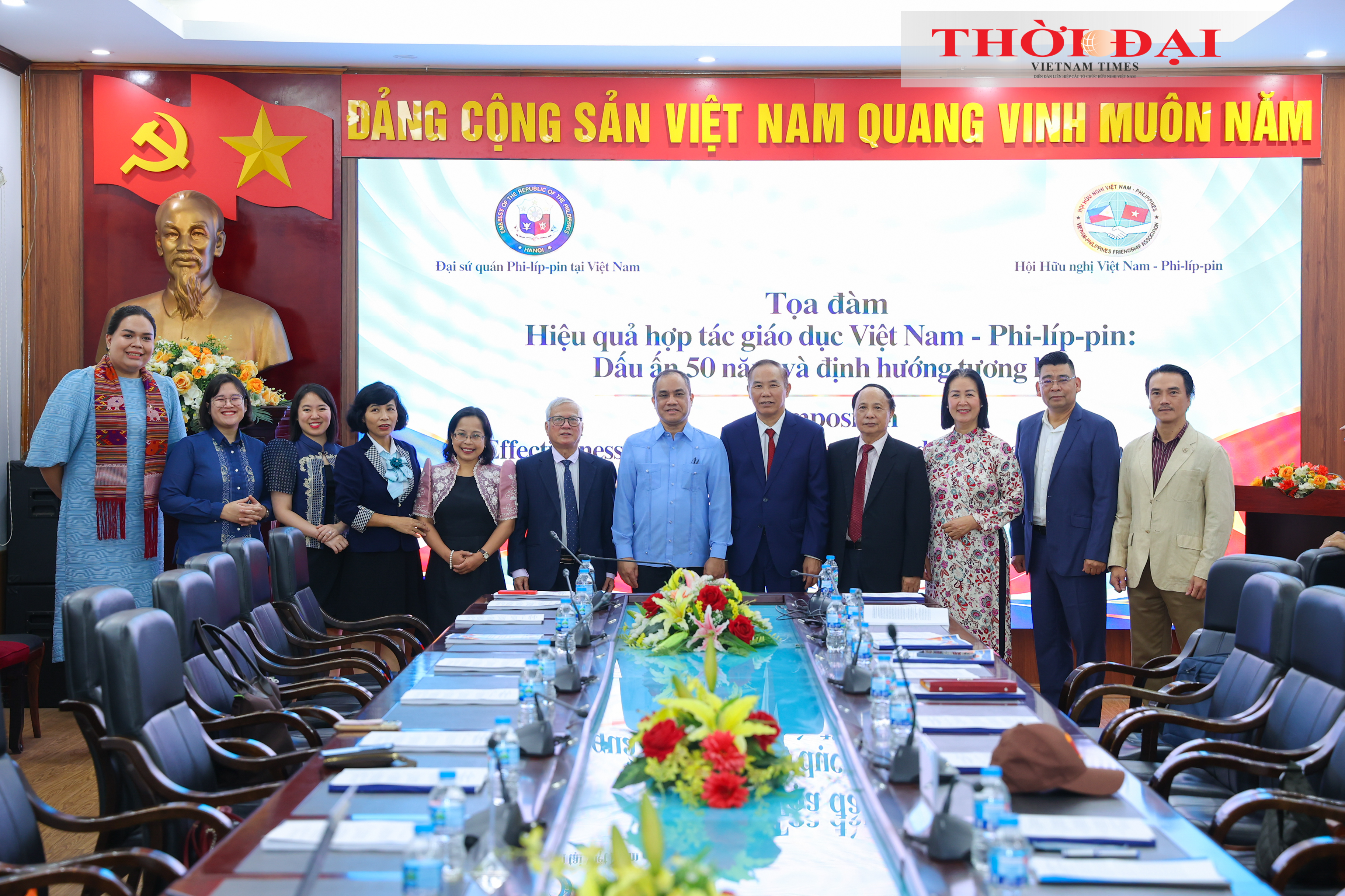 Các đại biểu chụp ảnh lưu niệm. (Ảnh: Đinh Hòa) Các đại biểu chụp ảnh lưu niệm. (Ảnh: Đinh Hòa)