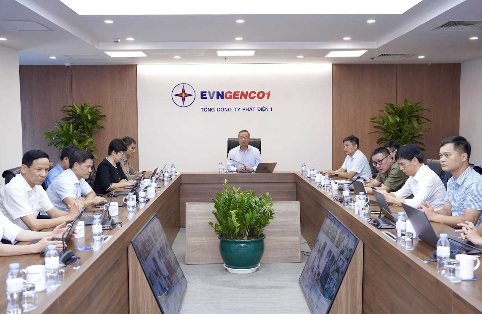 Hội nghị giao ban Quý IV/2026 tập trung đánh giá kết quả 9 tháng đầu năm và triển khai nhiệm vụ những tháng cuối năm của EVNGENCO1 Hội nghị giao ban Quý IV/2026 tập trung đánh giá kết quả 9 tháng đầu năm và triển khai nhiệm vụ những tháng cuối năm của EVNGENCO1