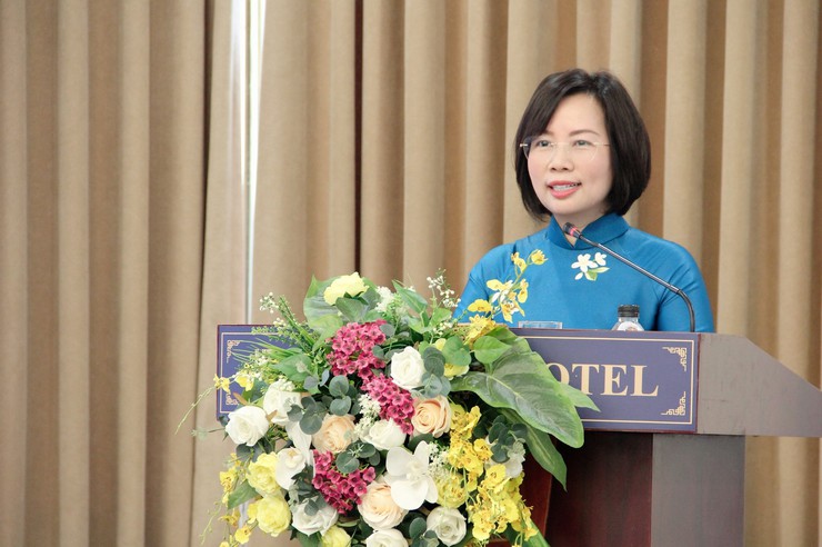 Chủ tịch Ủy ban MTTQ Việt Nam thành phố Hà Nội Bùi Huyền Mai trao đổi tại Lớp đào tạo, bồi dưỡng cán bộ Thủ đô Viêng Chăn (Lào). (Ảnh: T.L) Chủ tịch Ủy ban MTTQ Việt Nam thành phố Hà Nội Bùi Huyền Mai trao đổi tại Lớp đào tạo, bồi dưỡng cán bộ Thủ đô Viêng Chăn (Lào). (Ảnh: T.L)