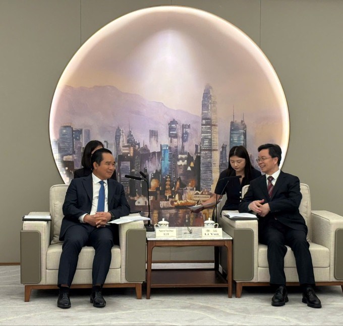 胡志明市与中国深圳深化智慧城市建设经验交流