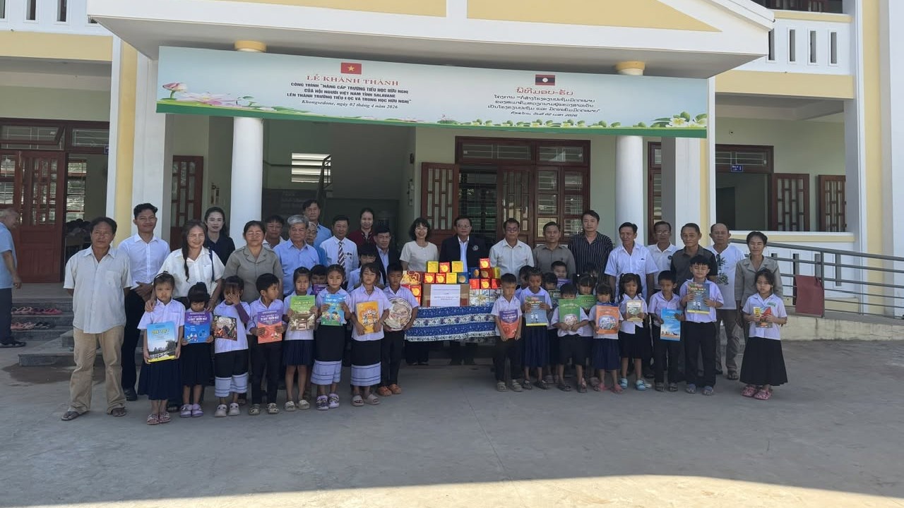 ປະສານສົມທົບບໍລິຫານໂຮງຮຽນມິດຕະພາບລາວ - ຫວຽດນາມ ແຂວງສາລະວັນ ໃຫ້ມີປະສິດທິຜົນ