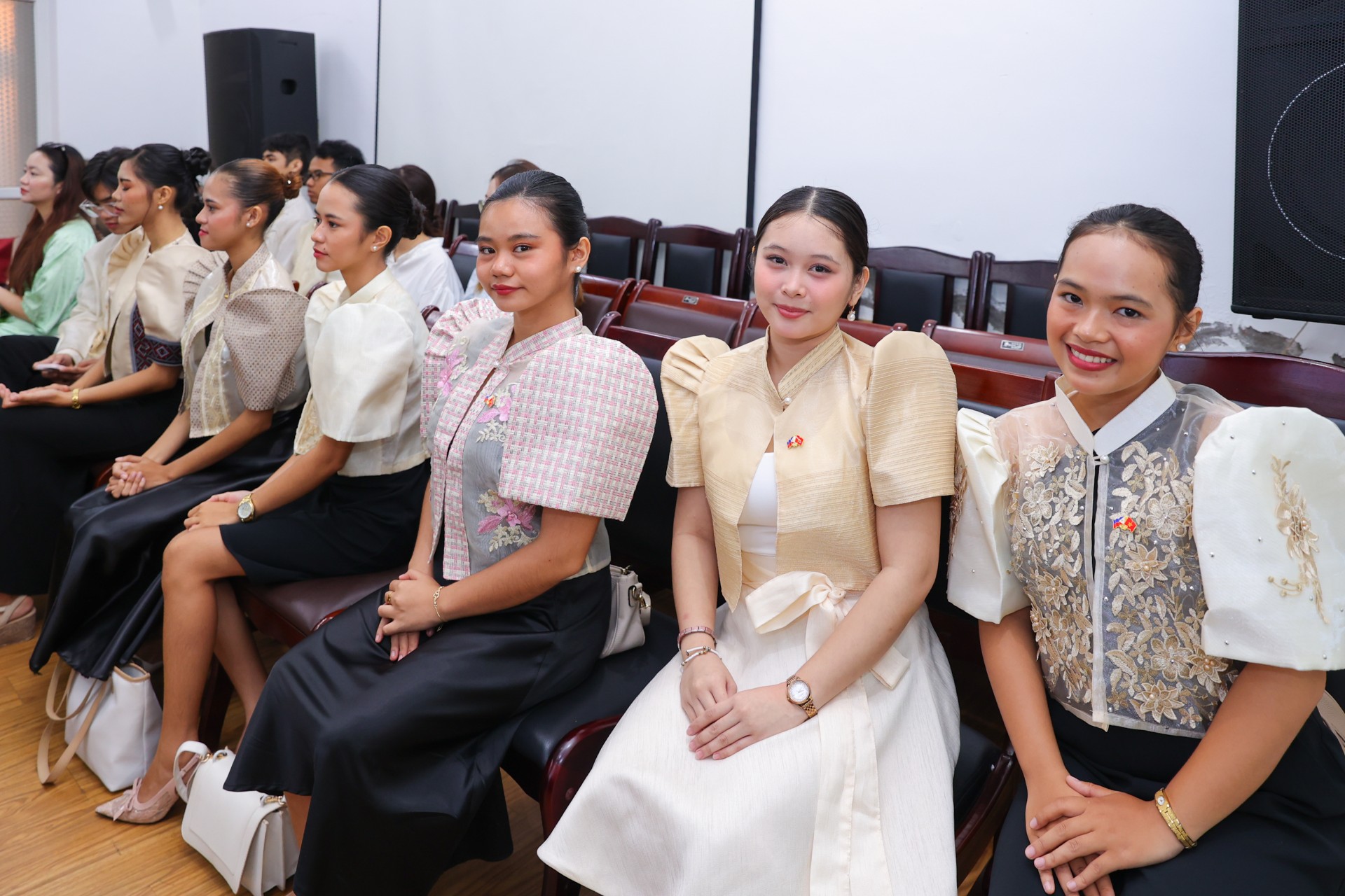 The group of Filipino students from Thai Nguyen University attends the roundtable. (Photo: Dinh Hoa) The group of Filipino students from Thai Nguyen University attends the roundtable. (Photo: Dinh Hoa)