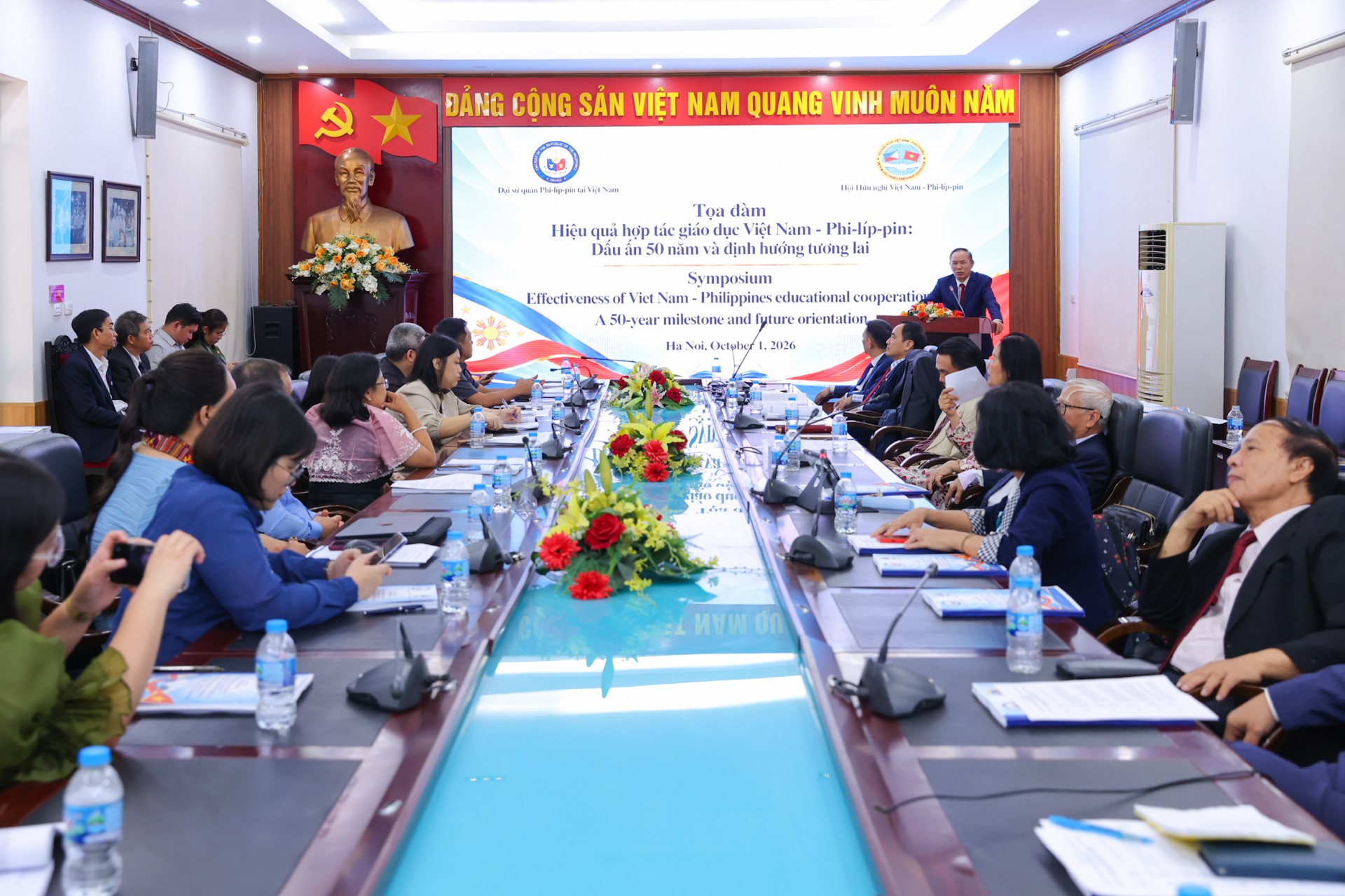 Viet Nam-Philippines: Building Bridges Through Education Viet Nam-Philippines: Building Bridges Through Education