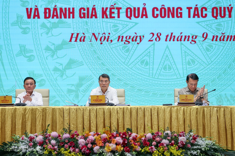 នាយករដ្ឋមន្ត្រី Le Minh Hung ប្រធានគណៈកម្មាធិការដឹកនាំមជ្ឈិមស្តីពីការអភិវឌ្ឍវិទ្យាសាស្ត្រ បច្ចេកវិទ្យា នវានុវត្តន៍ និងបរិវត្តកម្មឌីជីថល បានធ្វើជាអធិបតីសម័យប្រជុំលើកដំបូងរបស់គណៈកម្មាធិការដឹកនាំ ក្រោយពីត្រូវបានពង្រឹងកែលម្អស្របតាមសេចក្តីសម្រេចលេខ ២០៨-QĐ/TW របស់ការិយាល័យនយោបាយ។