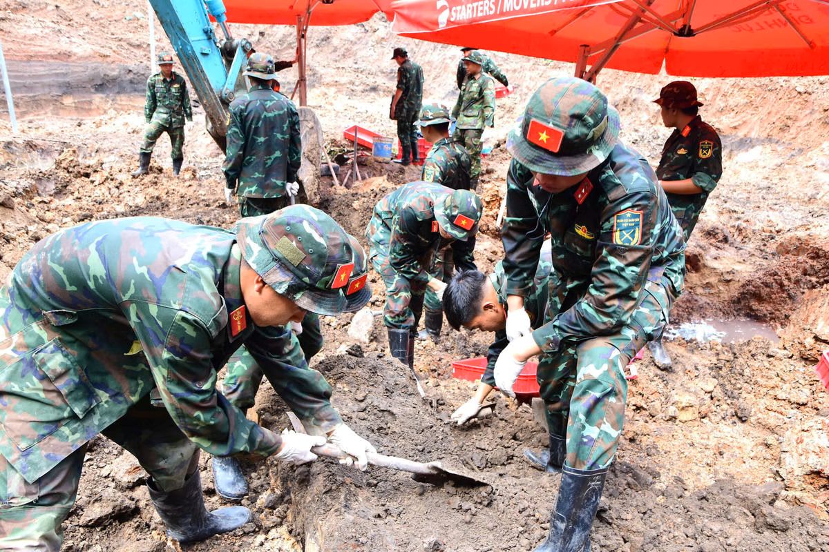 After more than 100 days of implementing the 500-Day-and-Night Campaign, the armed forces of Military Region 2 have recovered the remains of 143 fallen soldiers (Photo: Military Region 2).
