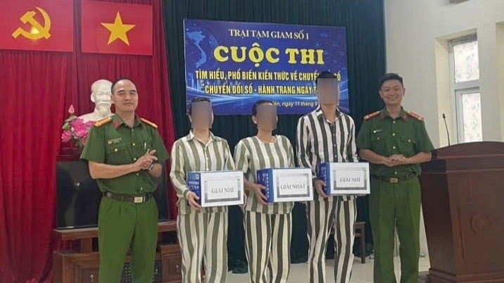 Học chữ, học nghề, học kỹ năng số trước ngày trở về