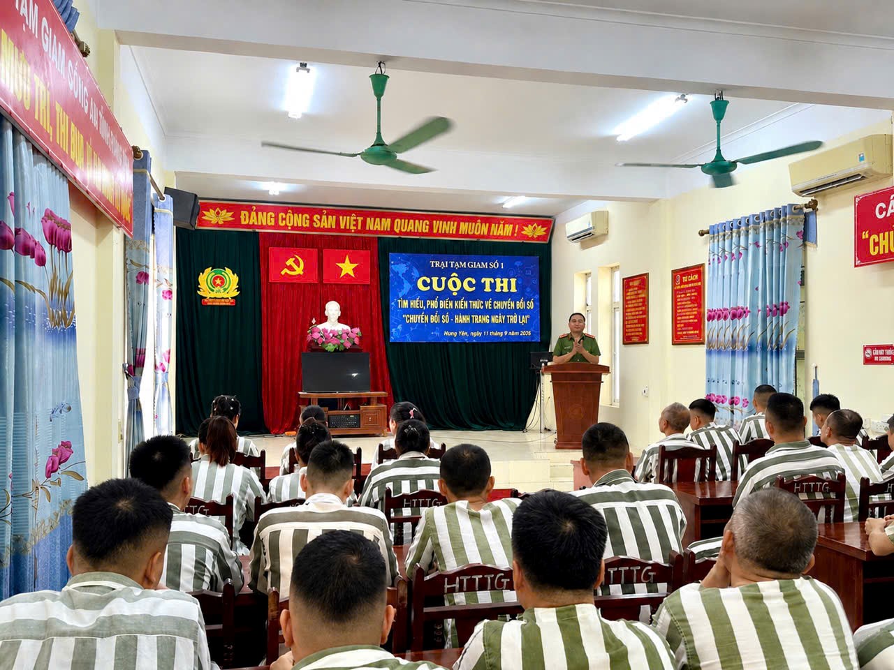 Phạm nhân tham gia cuộc thi “Chuyển đổi số – Hành trang ngày trở lại”. Phạm nhân tham gia cuộc thi “Chuyển đổi số – Hành trang ngày trở lại”.