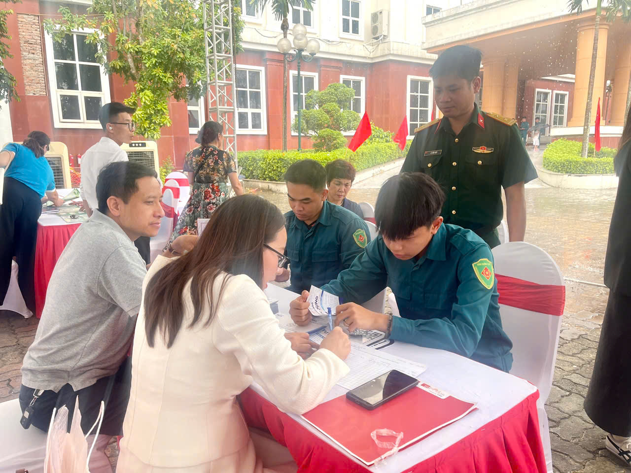 Kết nối cung - cầu lao động, tạo điểm tựa an sinh cho người dân Cụm Hoàng Mai
