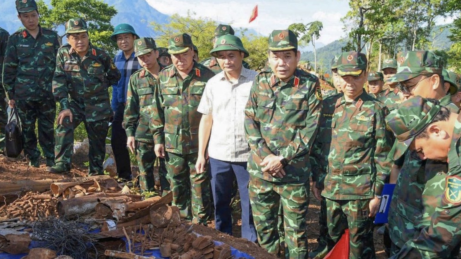 加强信息收集，扩大烈士遗骸搜寻范围