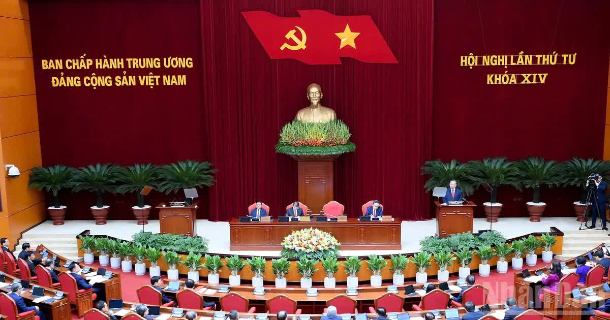 Phiên khai mạc Hội nghị lần thứ tư, Ban Chấp hành Trung ương Đảng khóa XIV. (Ảnh: ĐĂNG KHOA)