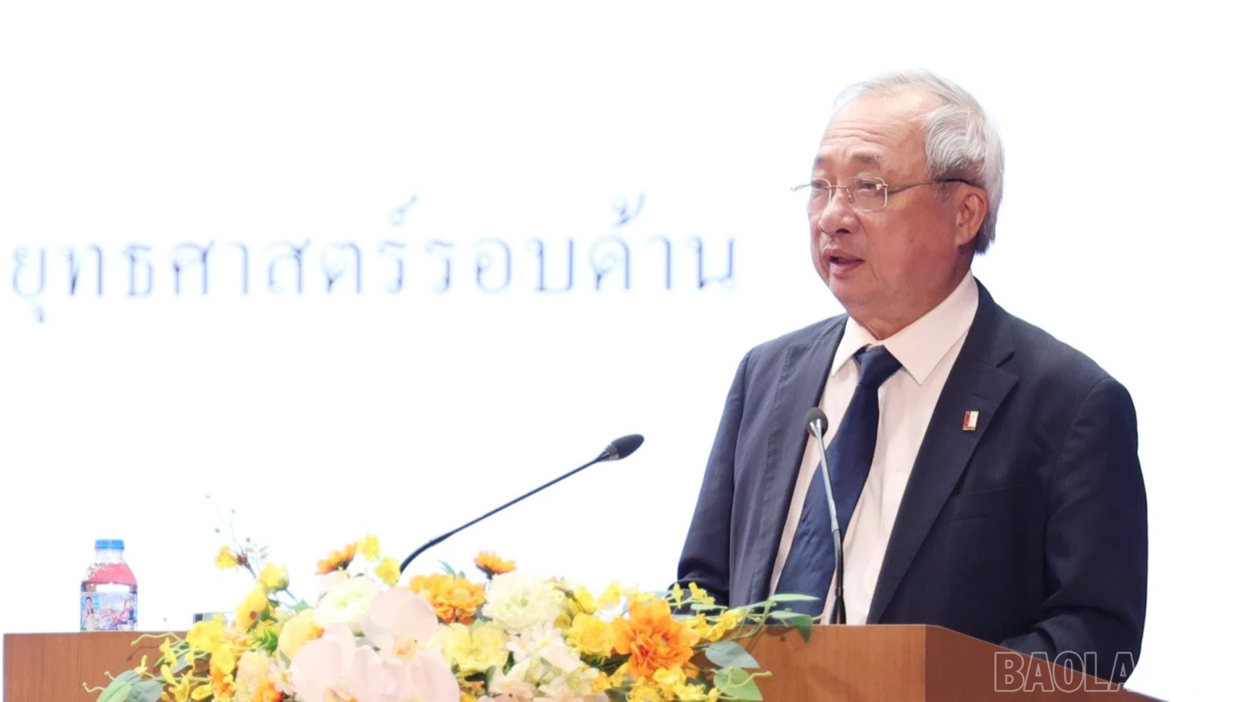 Thượng tướng, GS.TS Nguyễn Văn Thành, Chủ tịch Hội hữu nghị Việt Nam - Thái Lan, phát biểu tại lễ kỷ niệm. (Ảnh: Báo Lào Cai) Thượng tướng, GS.TS Nguyễn Văn Thành, Chủ tịch Hội hữu nghị Việt Nam - Thái Lan, phát biểu tại lễ kỷ niệm. (Ảnh: Báo Lào Cai)