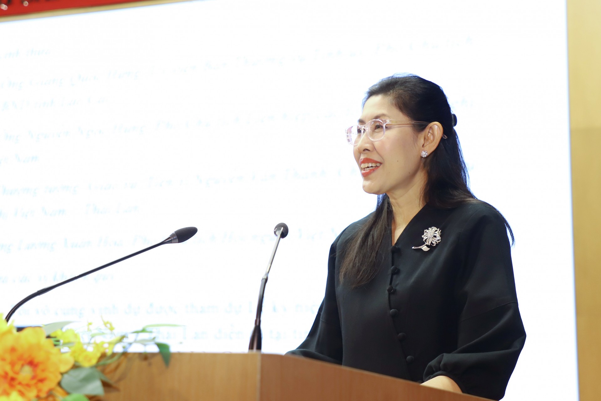 Viet Nam-Thailand Friendship Association: 30 Years of Building Bridges Between the Peoples Viet Nam-Thailand Friendship Association: 30 Years of Building Bridges Between the Peoples