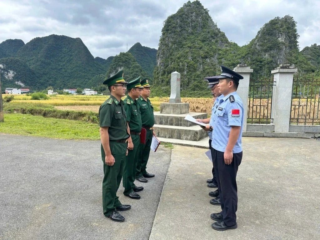 越中边防部门加强信息联络维护边境和平稳定