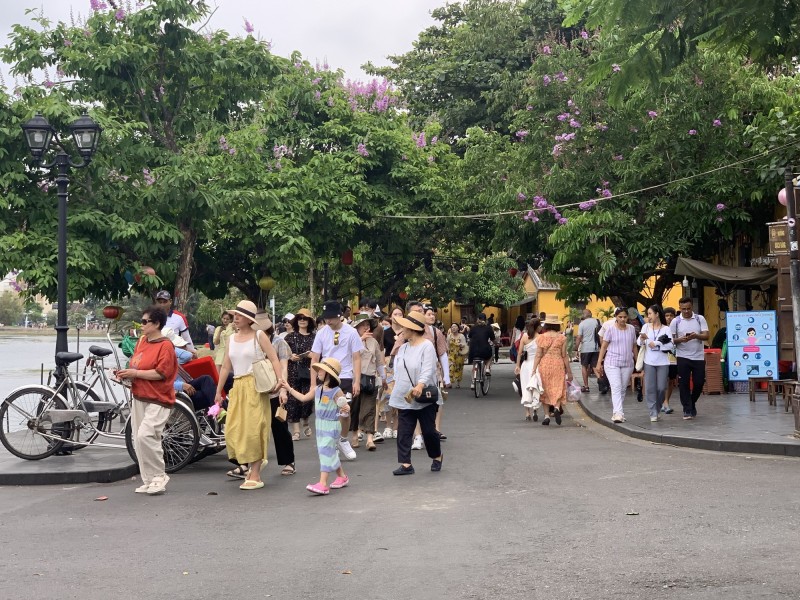 វៀតណាមទទួលស្វាគមន៍ភ្ញៀវអន្តរជាតិបាន ១៧,៧ លាននាក់