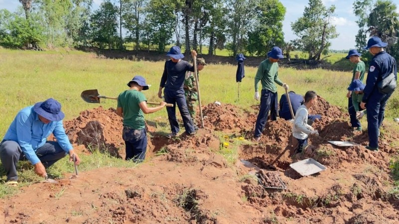 ក្រុម K ទាំងបីប្រមូលបានអដ្ឋិធាតុយុទ្ធជនពលីចំនួន ៩ នៅកម្ពុជា នាថ្ងៃទី ៥ ខែតុលា