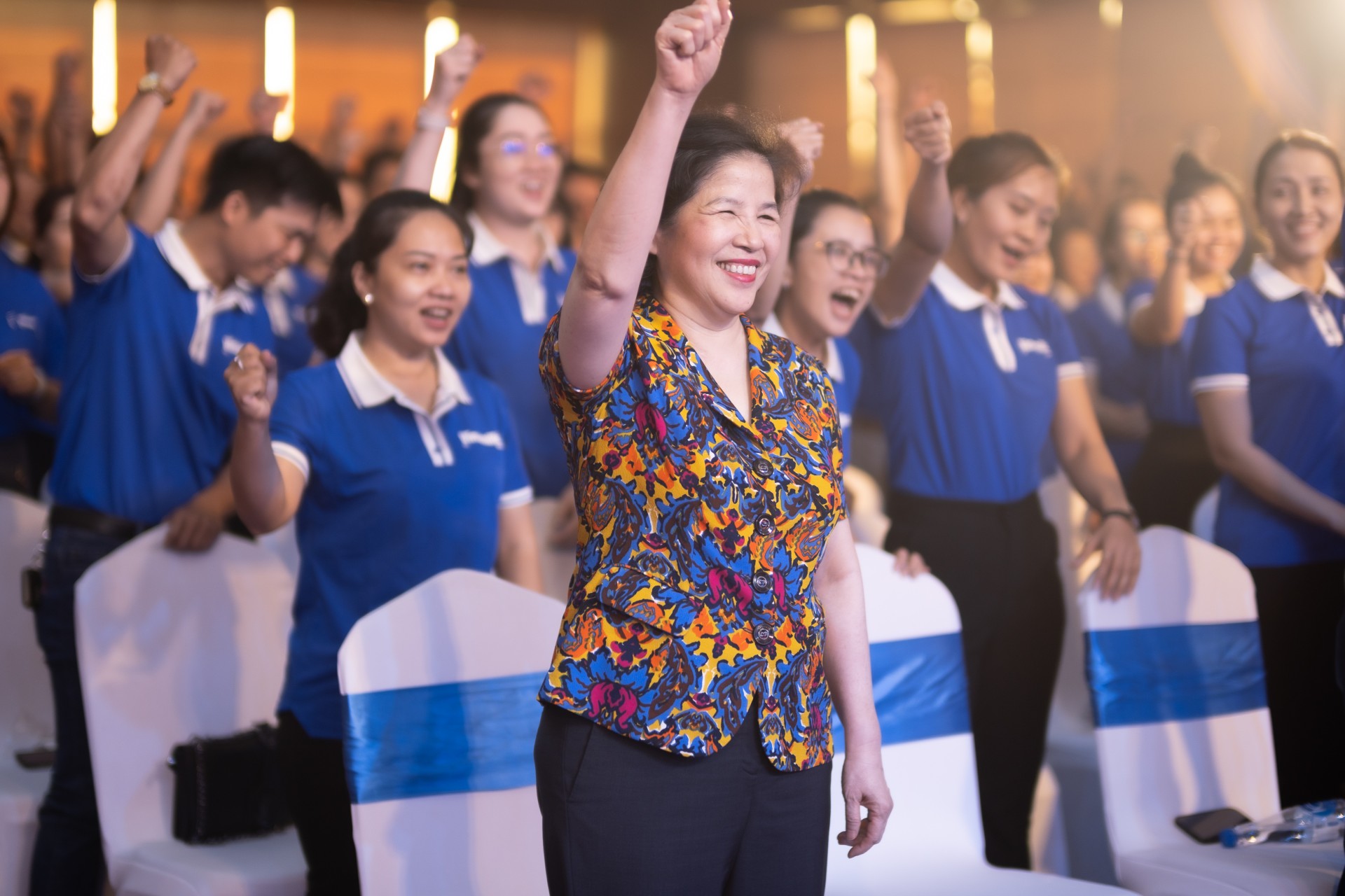 Bà Mai Kiều Liên cùng thế hệ trẻ Vinamilk, tiếp nối hành trình phát triển của doanh nghiệp trong chặng đường mới. Ảnh: Vi Nam