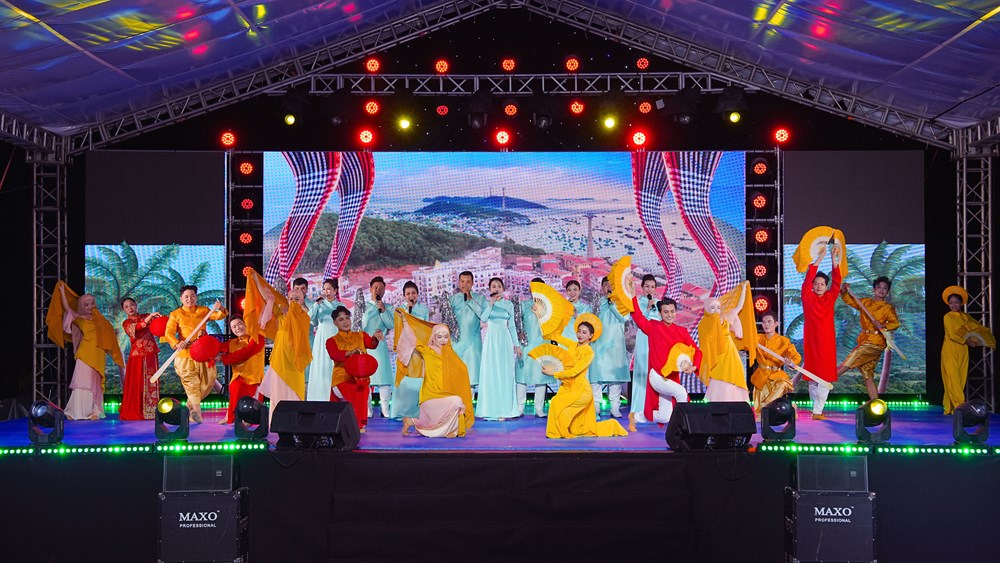 ສີສັນວັດທະນະທຳຫວຽດນາມ - ສ.ເກົາຫຼີ ໂຮມກັນຢູ່ ຝູກວັກ