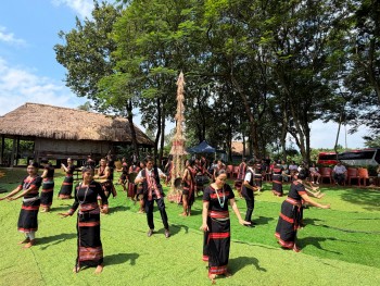 ໝູ່ບ້ານວັດທະນະທຳ - ທ່ອງທ່ຽວບັນດາເຜົ່າຫວຽດນາມ ໄດ້ຮັບການຮັບຮອງເປັນເຂດທ່ອງທ່ຽວຂັ້ນນະຄອນ
