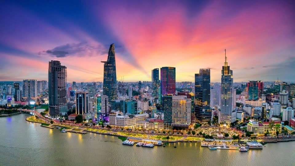 The World Bank has raised its 2026 growth forecast for Vietnam by 1.1 percentage points to 7.4%, the highest among economies covered in its latest East Asia and Pacific Economic Update, as high-tech exports and AI-related production bolster growth. (Illustrative image) The World Bank has raised its 2026 growth forecast for Vietnam by 1.1 percentage points to 7.4%, the highest among economies covered in its latest East Asia and Pacific Economic Update, as high-tech exports and AI-related production bolster growth. (Illustrative image)