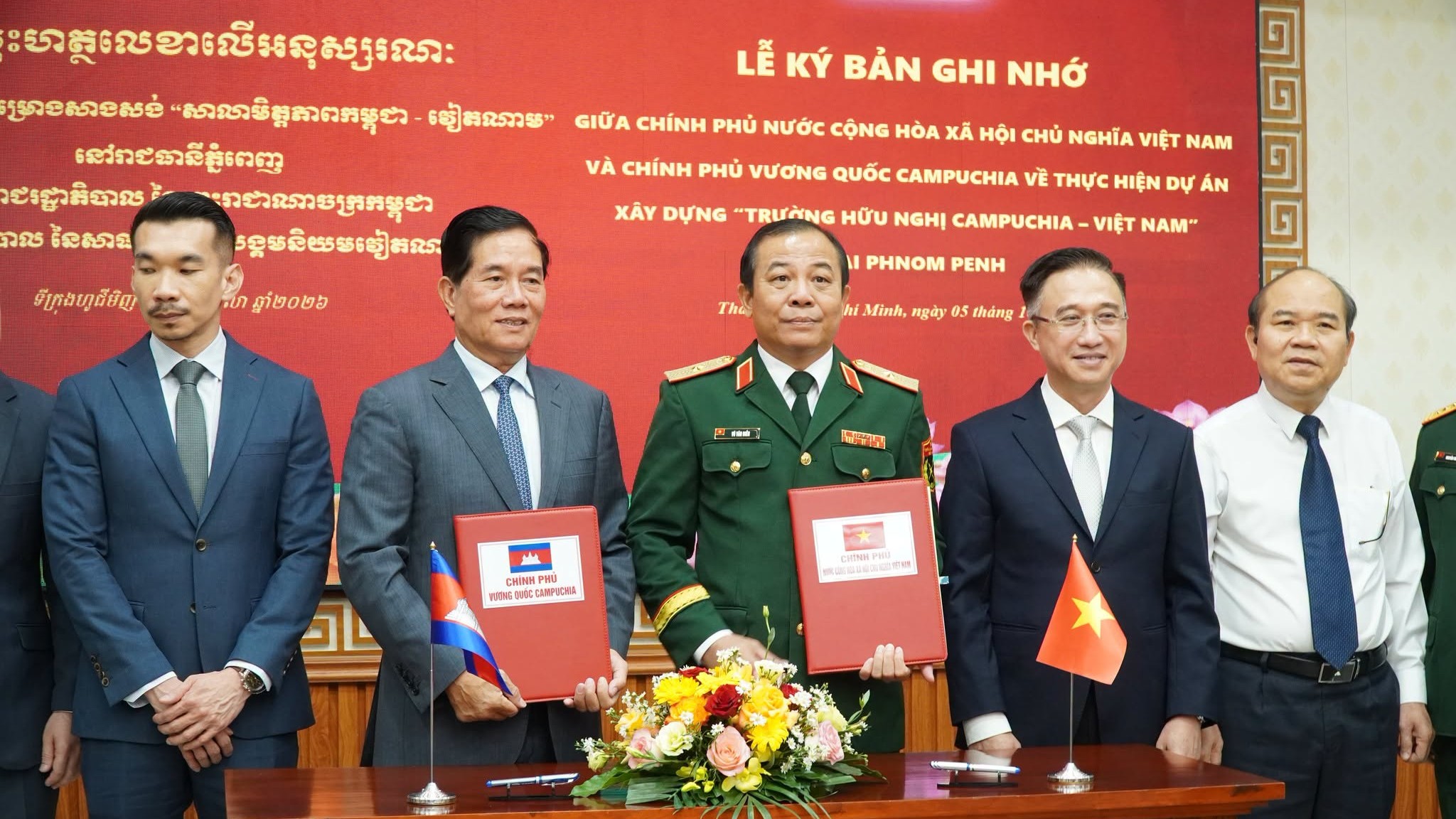 វៀតណាម - កម្ពុជា ចុះហត្ថលេខាលើអនុស្សរណៈនៃការយោគយល់គ្នា ស្តីពីការសាងសង់សាលាមិត្តភាព នៅរាជធានីភ្នំពេញ