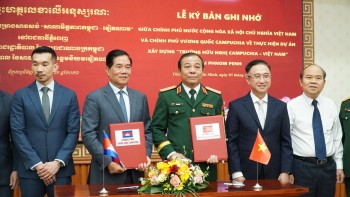 វៀតណាម - កម្ពុជា ចុះហត្ថលេខាលើអនុស្សរណៈនៃការយោគយល់គ្នា ស្តីពីការសាងសង់សាលាមិត្តភាព នៅរាជធានីភ្នំពេញ