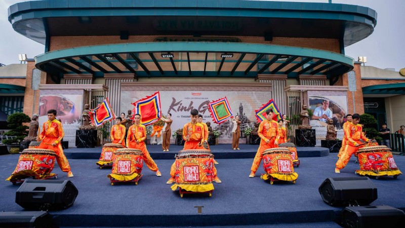 សកម្មភាពវប្បធម៌ និងសិល្បៈនានា បានរួមចំណែកផ្សព្វផ្សាយនូវតម្លៃល្អប្រពៃនៅក្នុងជីវភាពសហគមន៍ ព្រមទាំងកសាងបរិស្ថានវប្បធម៌ប្រកបដោយភាពល្អបរិសុទ្ធនៅខេត្ត  Tay Ninh។