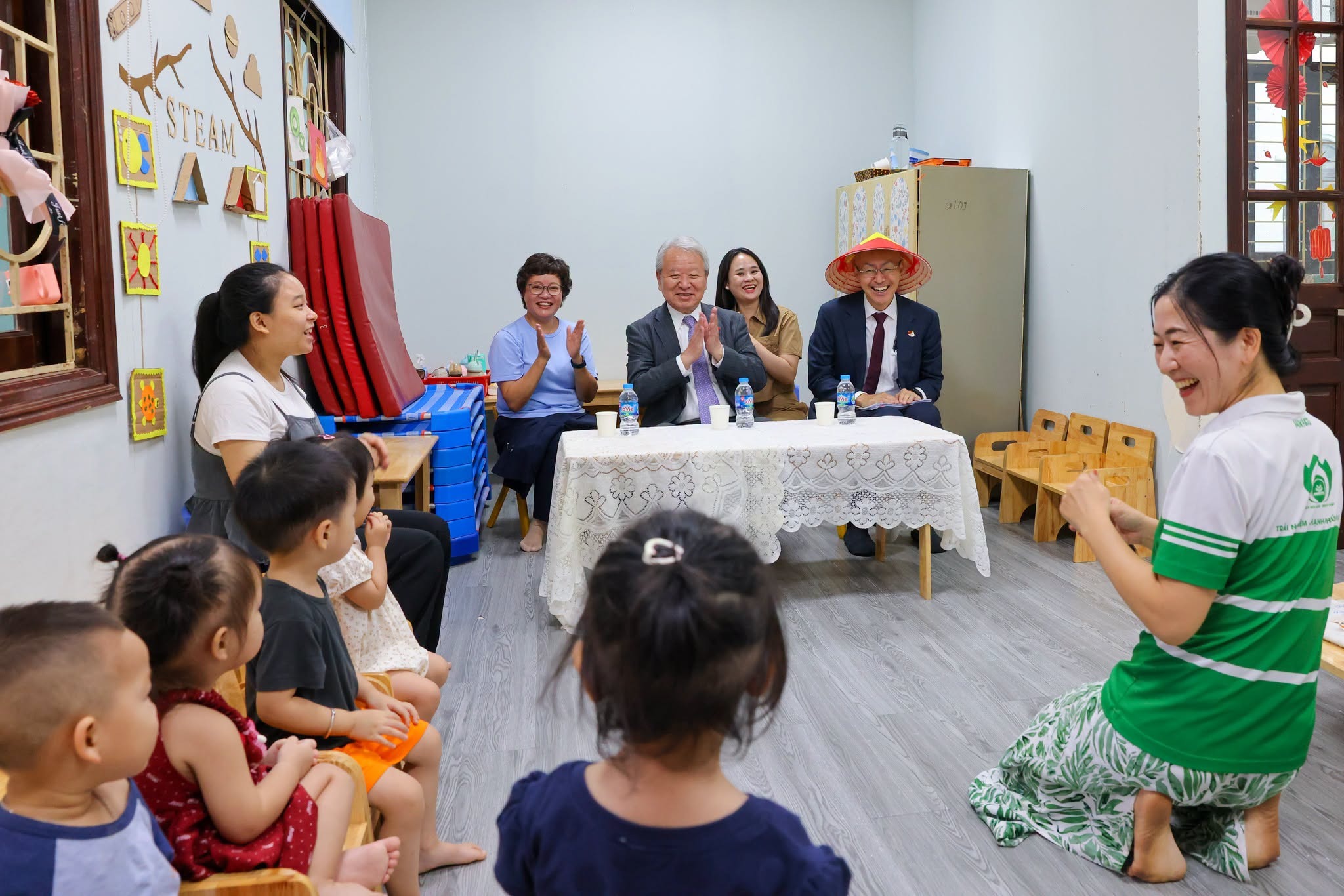 Có những tình nguyện viên không cầm được nước mắt khi chia tay Việt Nam