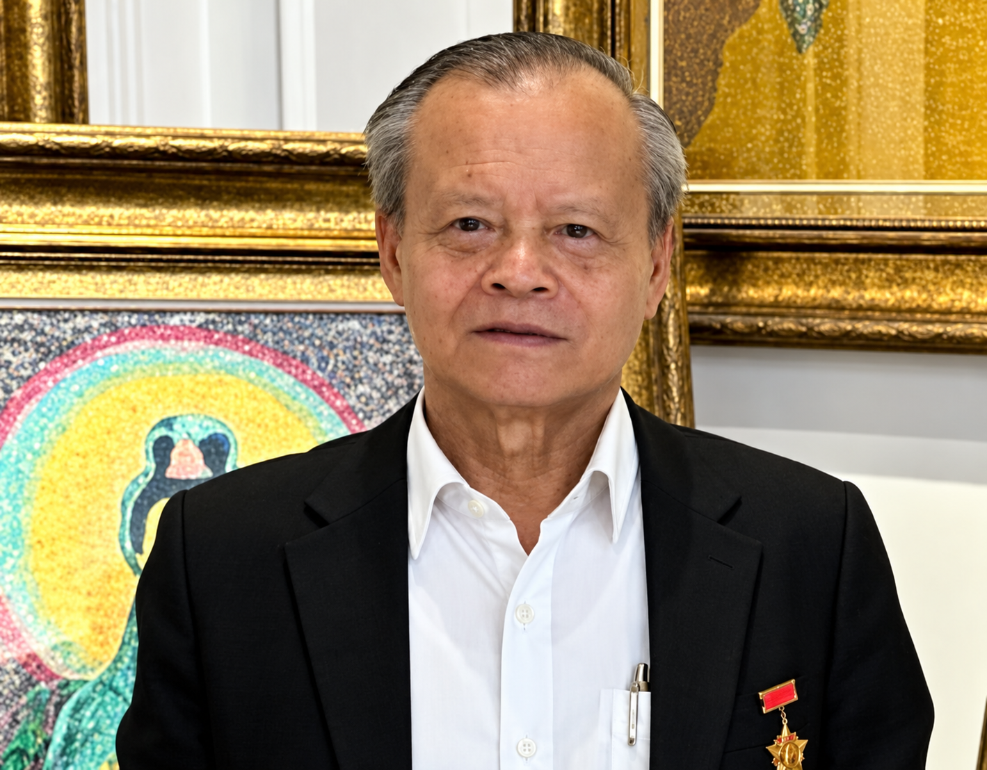 វរសេនីយ៍ឯក Tran Van Thong។