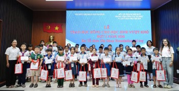 592 học sinh khó khăn tại Huế nhận học bổng Zhi Shan