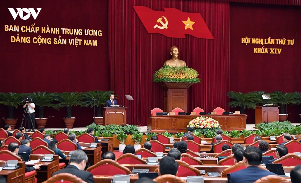 Delegates attend the closing ceremony of the fourth plenum of the Party Central Committee in Hanoi on October 8. Delegates attend the closing ceremony of the fourth plenum of the Party Central Committee in Hanoi on October 8.