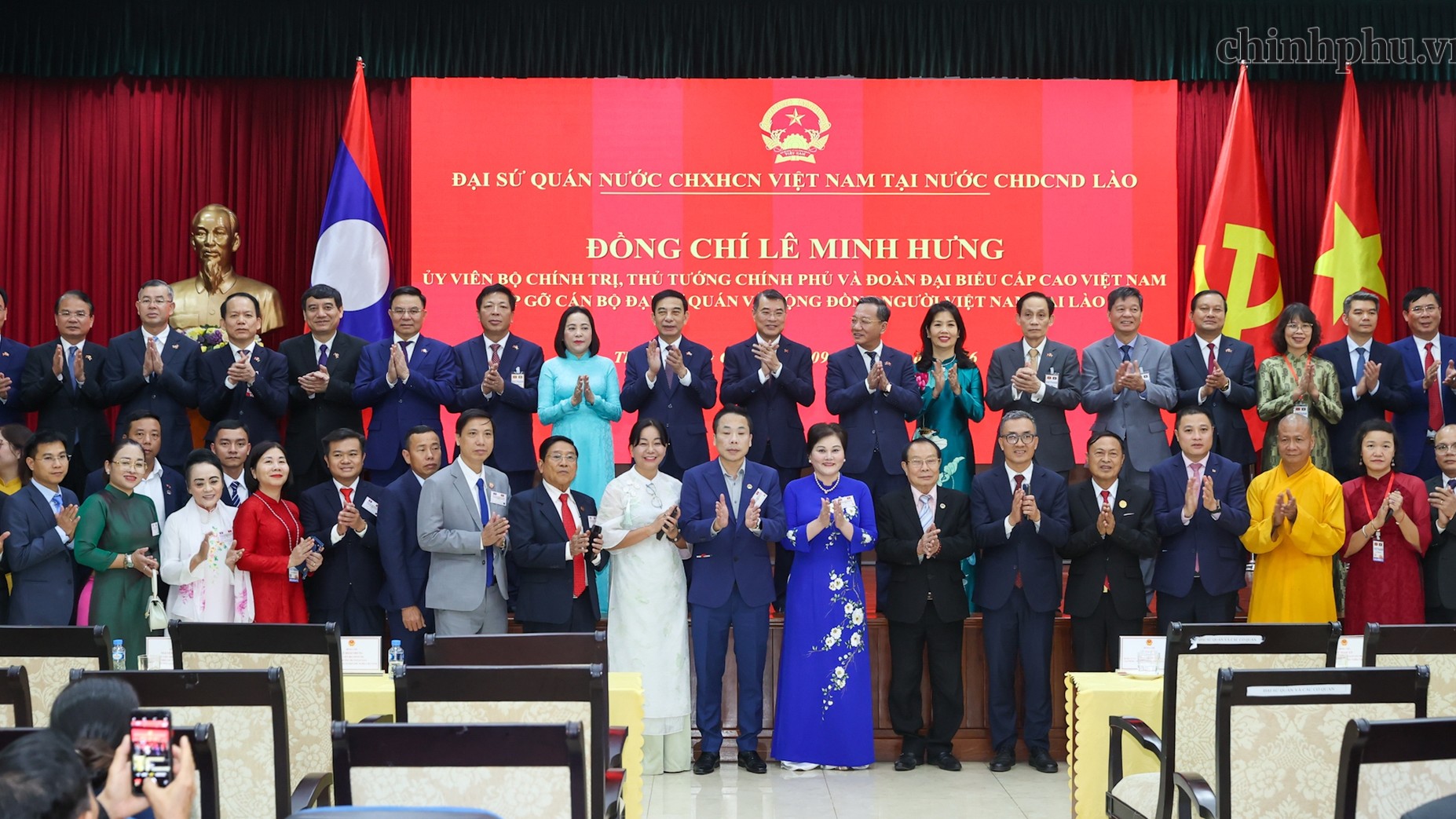 越南政府总理：'每位侨胞都是民间大使'共同培育越老关系
