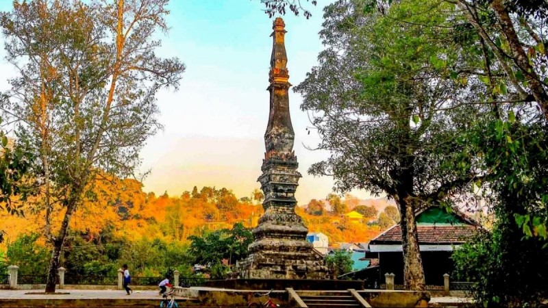 ທາດເມືອງລວນ - ສັນຍະລັກແຫ່ງມິດຕະພາບຫວຽດນາມ - ລາວ ຢູ່ເຂດຊາຍແດນ