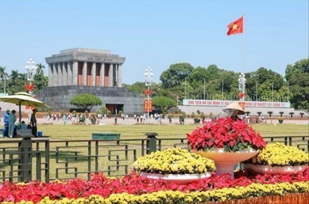 Quảng trường Ba Đình rực rỡ cờ, hoa chào mừng kỷ niệm 72 năm Ngày giải phóng Thủ đô (10/10/1954 - 10/102026). Quảng trường Ba Đình rực rỡ cờ, hoa chào mừng kỷ niệm 72 năm Ngày giải phóng Thủ đô (10/10/1954 - 10/102026).
