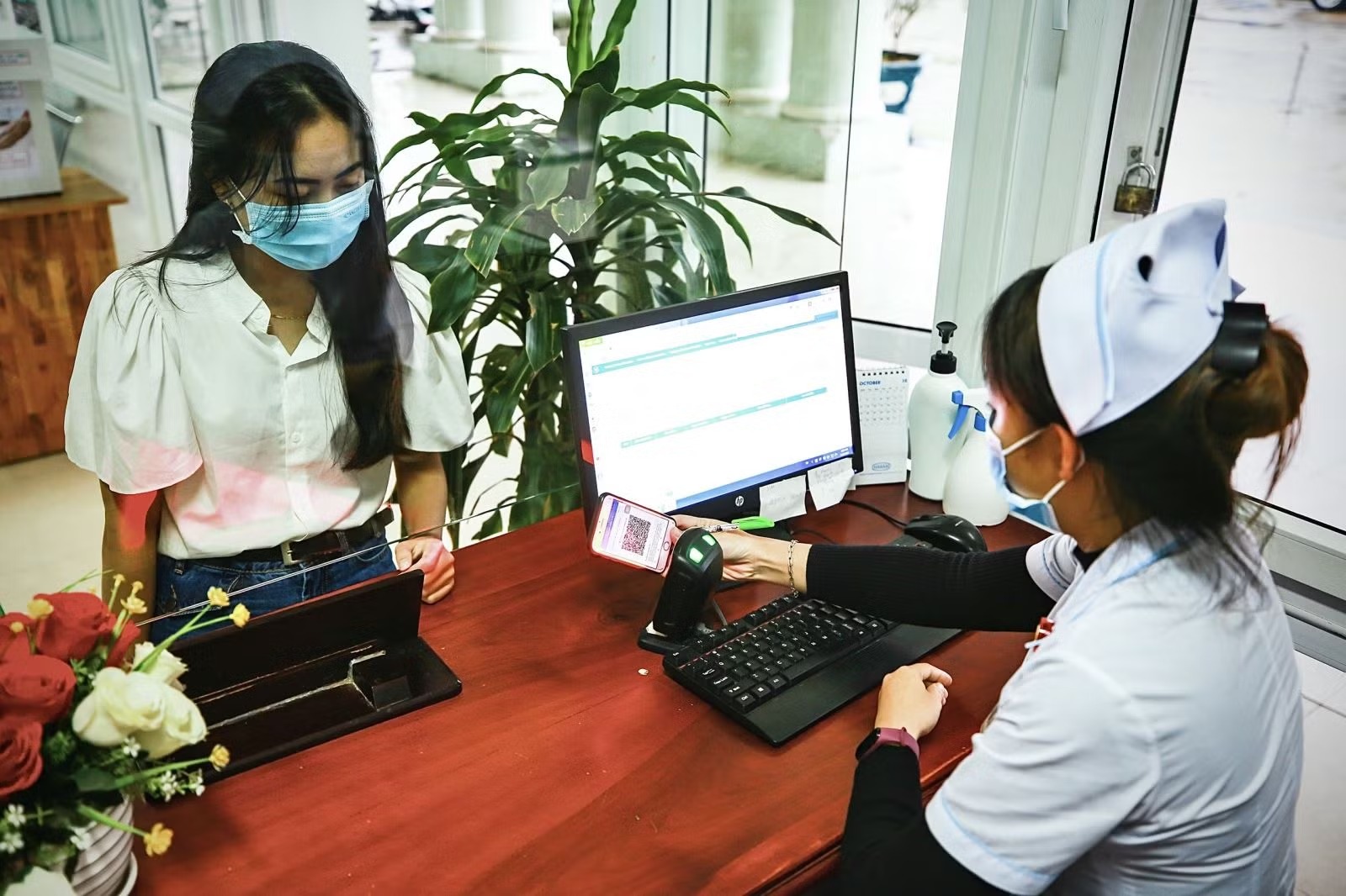Người dân Hà Nội có thể nhận, sử dụng sổ BHXH điện tử trên điện thoại Người dân Hà Nội sẽ sử dụng sổ BHXH điện tử trên điện thoại