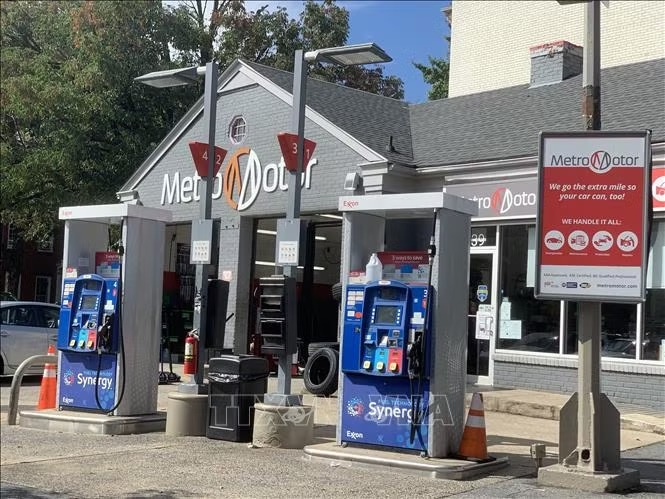 Một trạm xăng ở trung tâm thủ đô Washington, D.C. Ảnh: TTXVN Một trạm xăng ở trung tâm thủ đô Washington, D.C. Ảnh: TTXVN