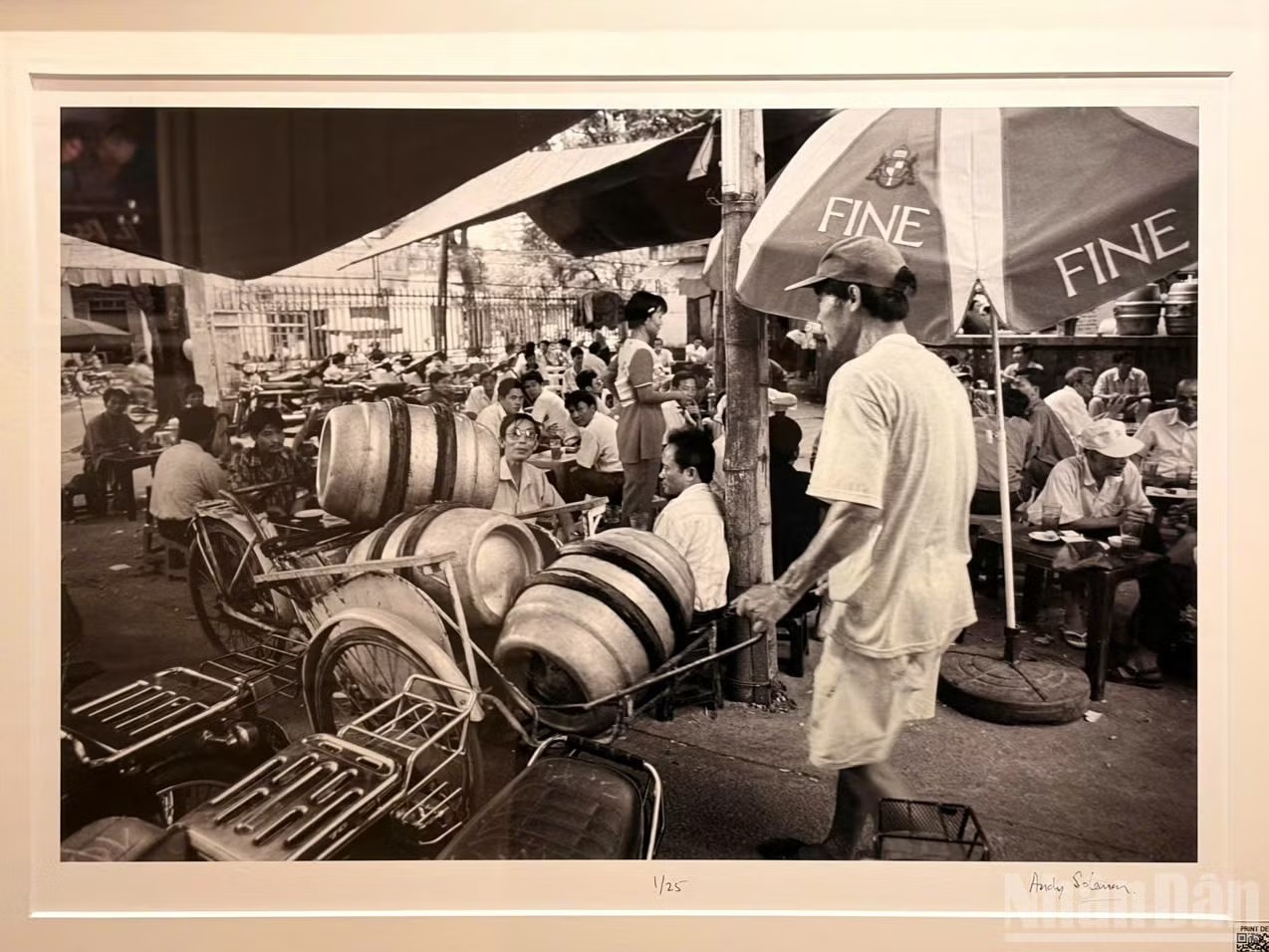Hà Nội những năm 1990 qua ống kính nhiếp ảnh gia Anh Hà Nội những năm 1990 qua ống kính nhiếp ảnh gia Anh