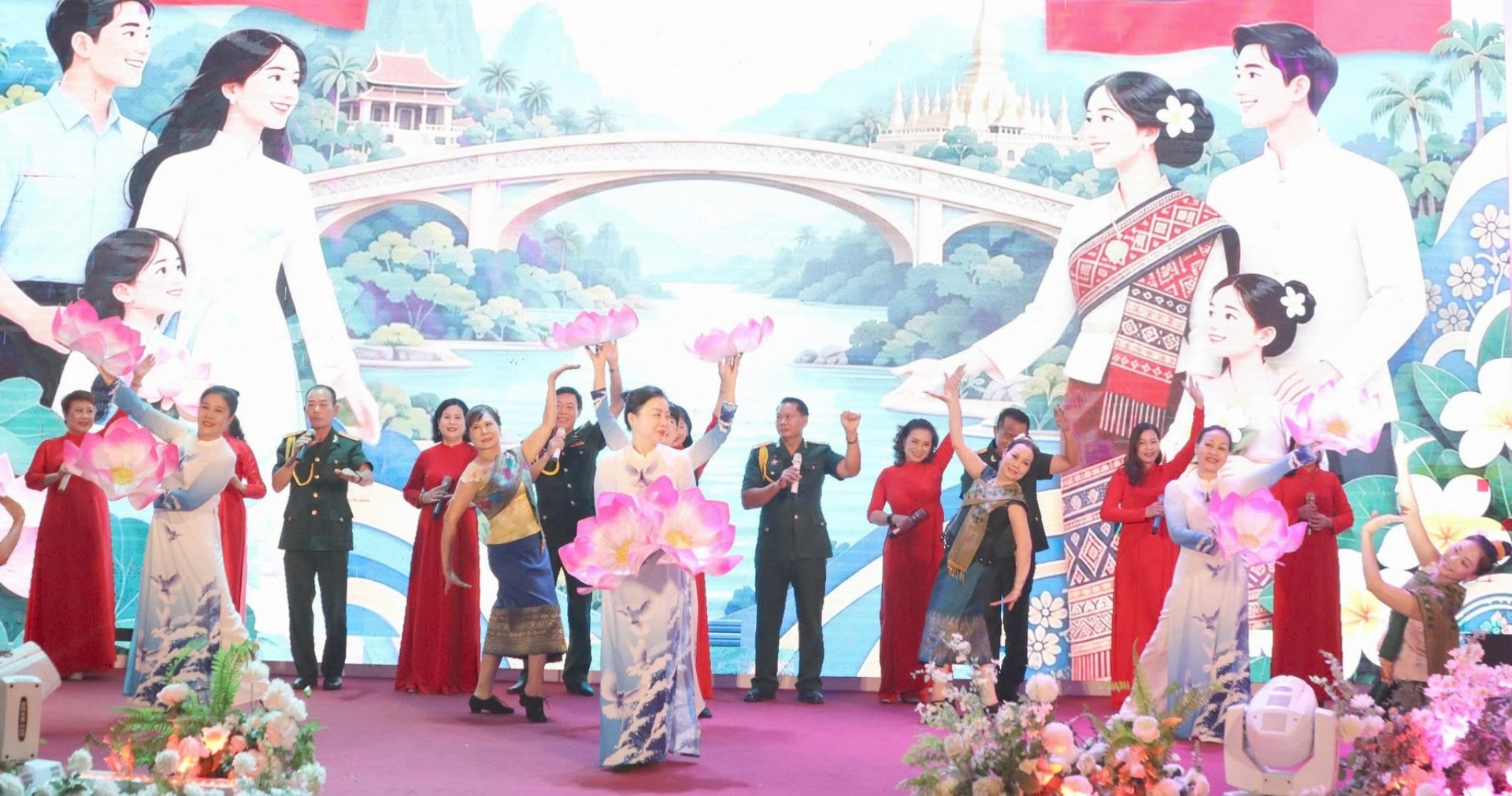 A performance at the 2026 Peace Song Exchange Program highlighting Viet Nam–Laos friendship through moving melodies. (Photo: Hai Phong Union of Friendship Organizations)