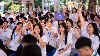 សិស្សានុសិស្ស និងលោកគ្រូអ្នកគ្រូជាង ៨.០០០ នាក់នៅខេត្ត Thai Nguyen ចូលរួមលើកកម្ពស់ជំនាញបង្ការ និងទប់ទល់នឹងគ្រោះមហន្តរាយធម្មជាតិ
