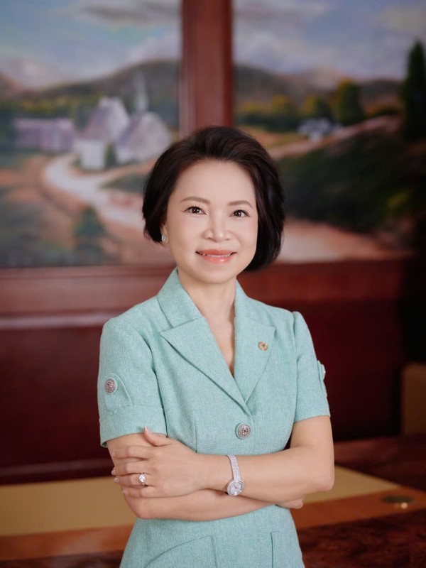 Bà Phạm Thu Hương - Phó Chủ tịch Tập đoàn Vingroup. Bà Phạm Thu Hương - Phó Chủ tịch Tập đoàn Vingroup.